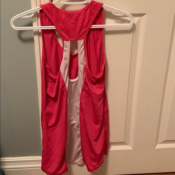 Reebok top - Picture 2 of 3